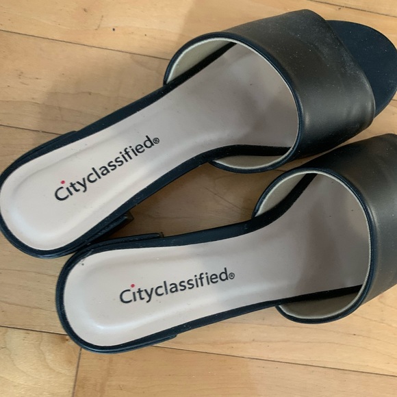 ⭐️HOST PICK⭐️ [7.5]👡CITYCLASSIFIED mule sandals - Picture 8 of 9